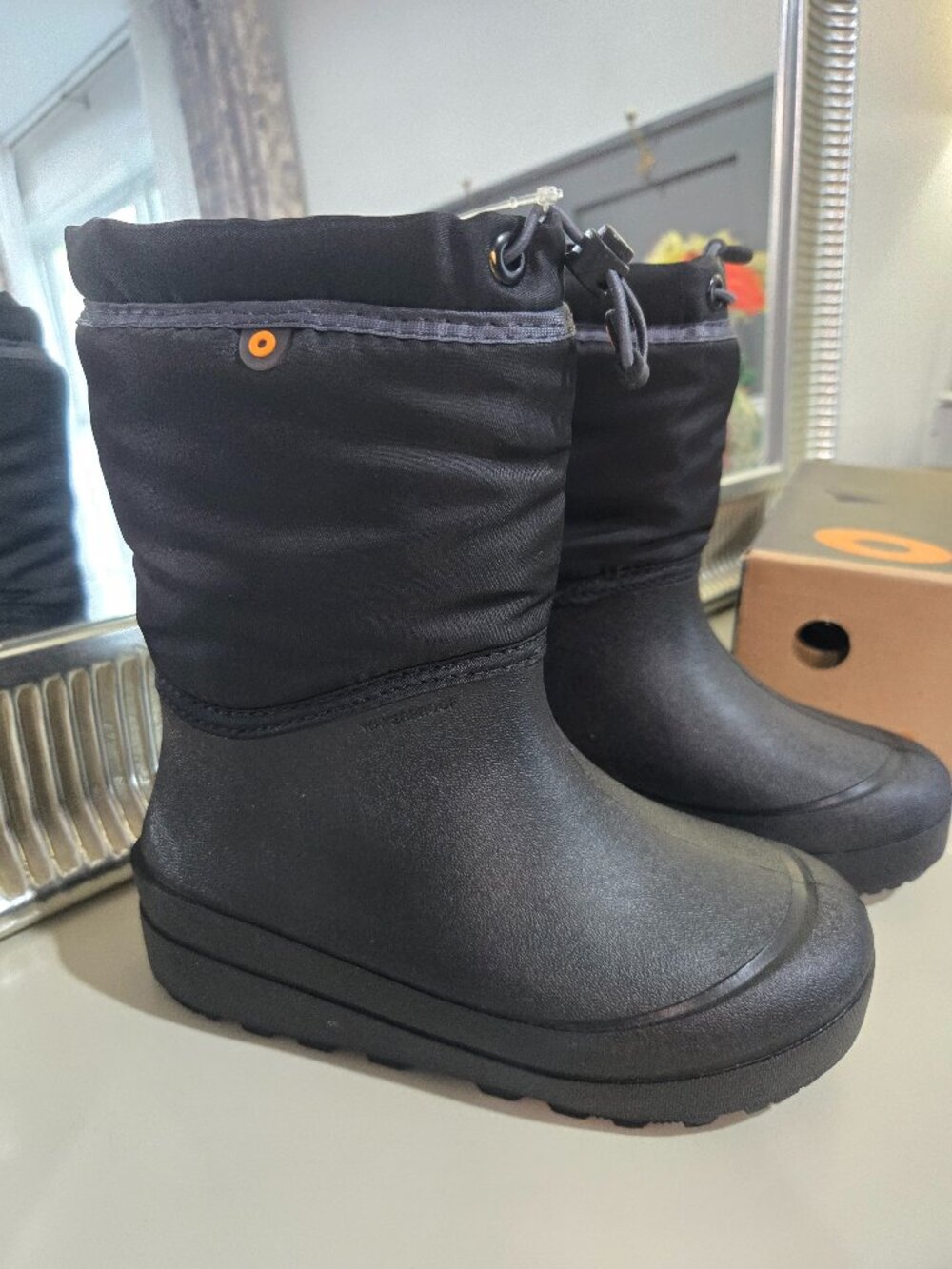 NIB Bogs Kids K Snow Shell Waterproof Winter Boots Black Size 1 Youth